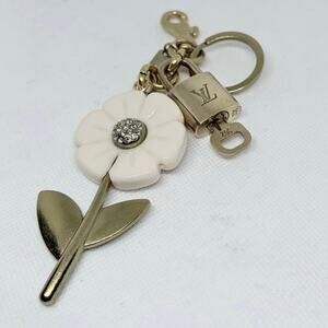 Louis Vuitton Lock & Key #302 w/ a Cream Daisy Flower Crystal Keychain Bag Charm